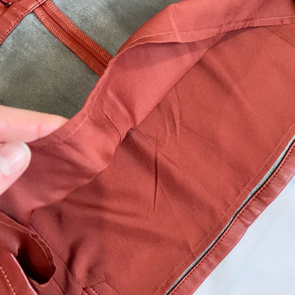 Loft Women’s Deep Red Soft Faux Leather Lined Pocket Mini Skirt | Size 8 NWT - Picture 5 of 11